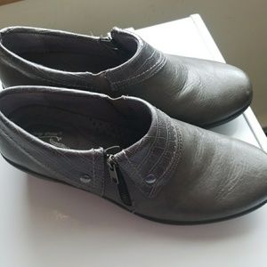 Easy Street Comfort Wave Darcy Shooties